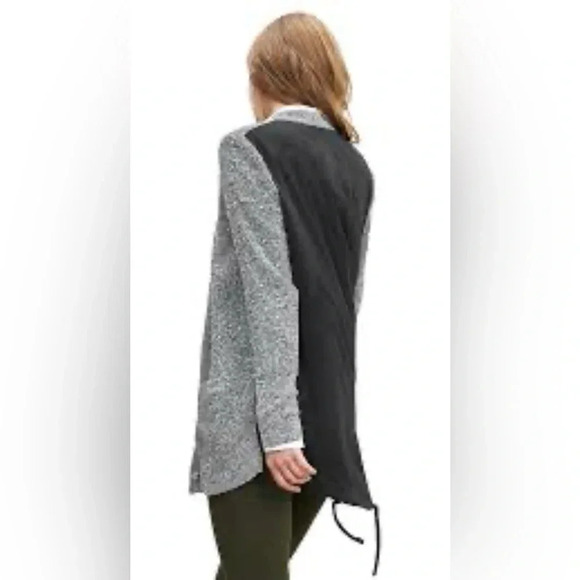 Women’s BANANA‎ REPUBLIC Woven-Back V Neck Snap Cardigan Gray Black. Size M. - Picture 3 of 11